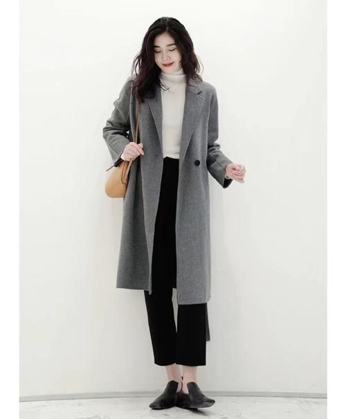 灰色打底衫 外套怎么搭配什么裤子好看图片