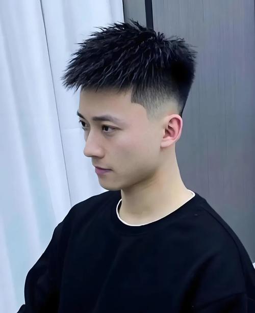 男生头尖适合什么发型