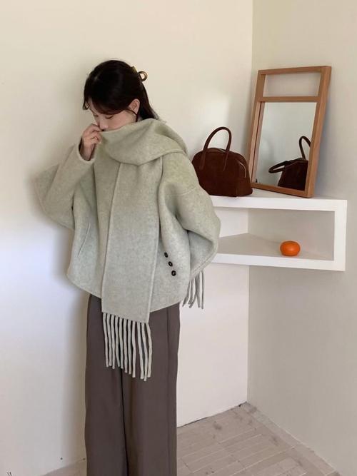 女短妮子大衣怎么搭配什么围巾好看