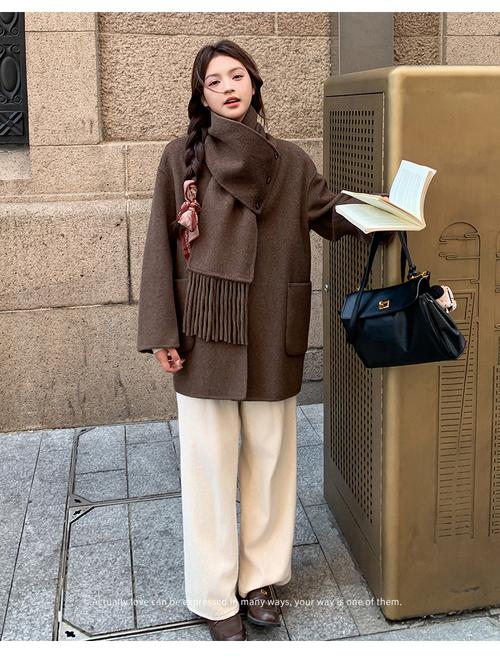女短妮子大衣怎么搭配什么围巾