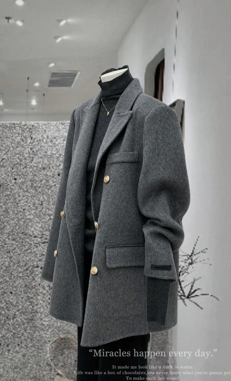 灰色短大衣怎么搭配衣服好看图片