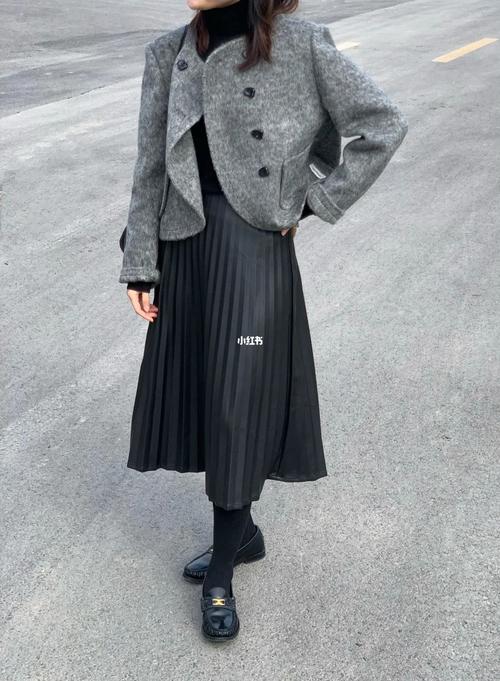 灰色短大衣怎么搭配衣服好看图片