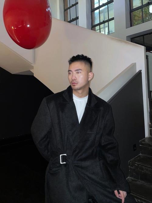 男士长款黑色大衣怎么搭配图片欣赏