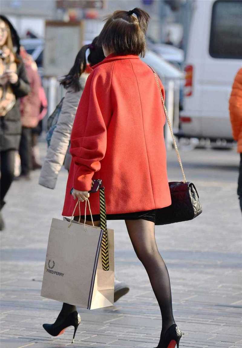 大红色单鞋怎么搭配衣服好看