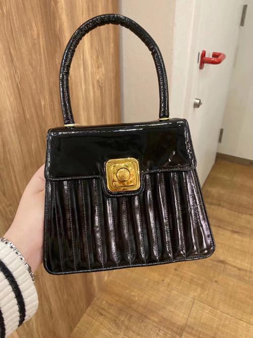 包什么材质好