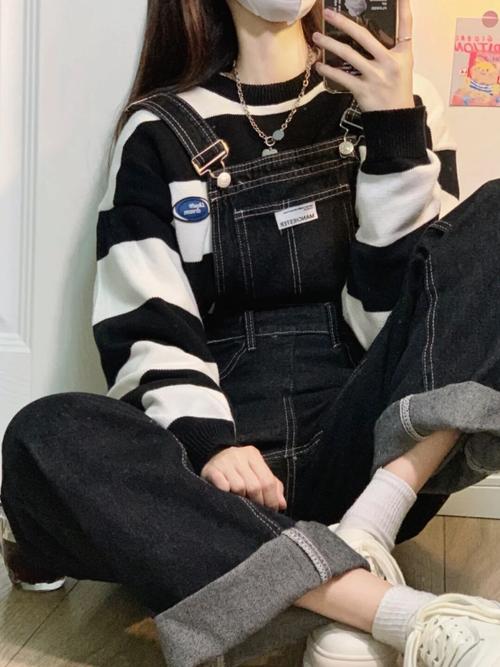 黑色背带裤搭配什么上衣