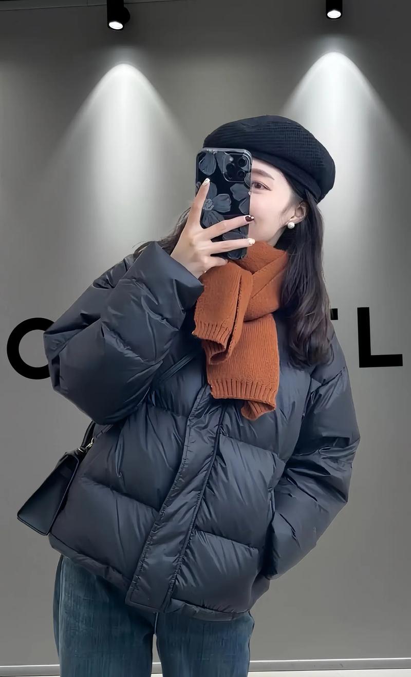 休闲短款羽绒怎么搭配图片