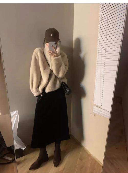 女士貂皮短款外套怎么搭配