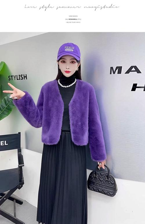女士貂皮短款外套怎么搭配