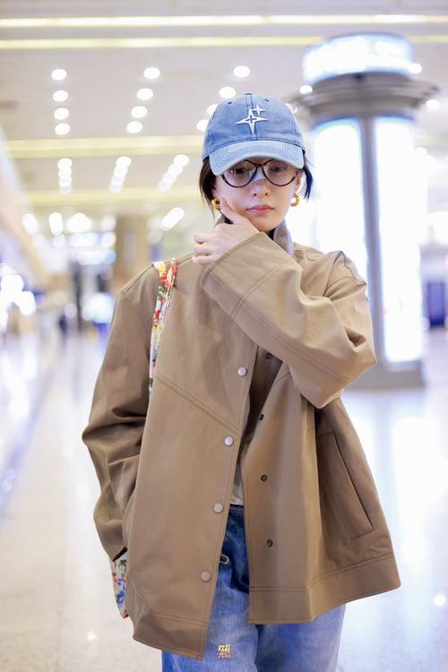 明星大衣怎么搭配帽子图片欣赏
