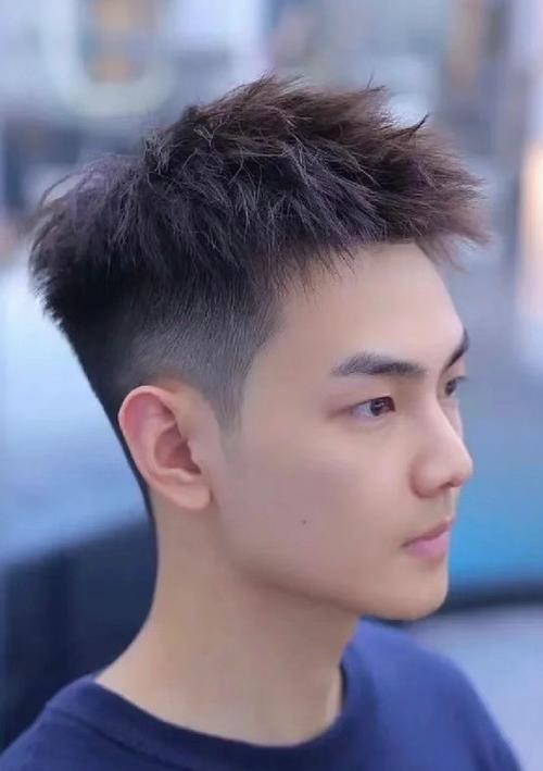 男人理什么发型好看