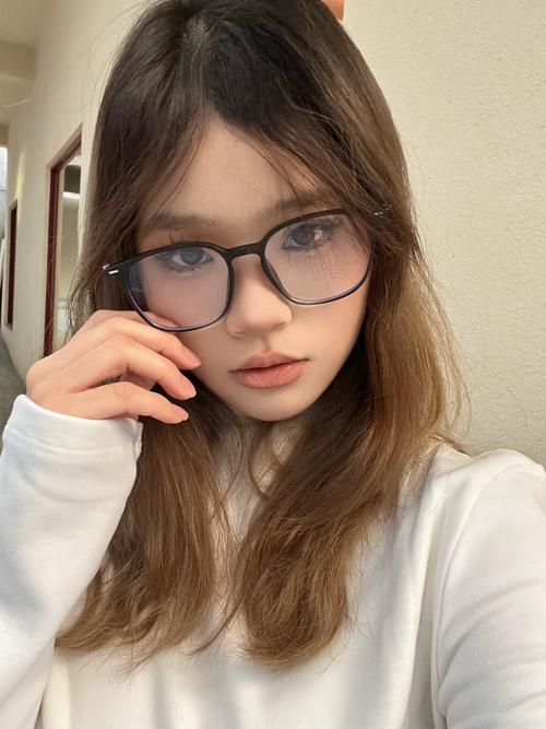 大饼脸适合什么眼镜