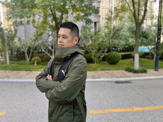 军绿色男士上衣怎么搭配裤子好看图片