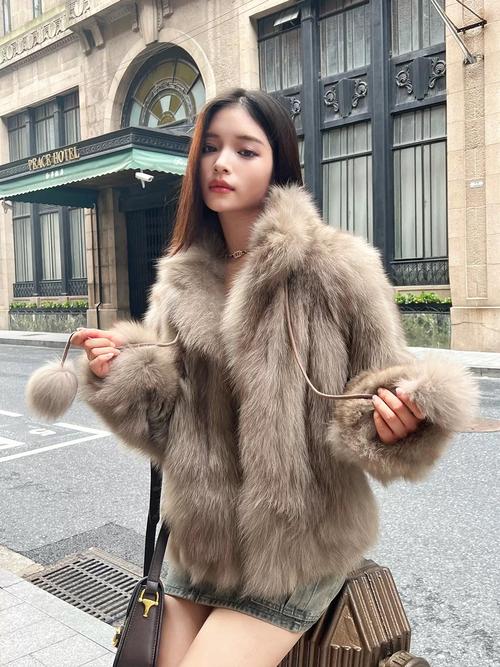 冬季穿皮草怎么搭配好看