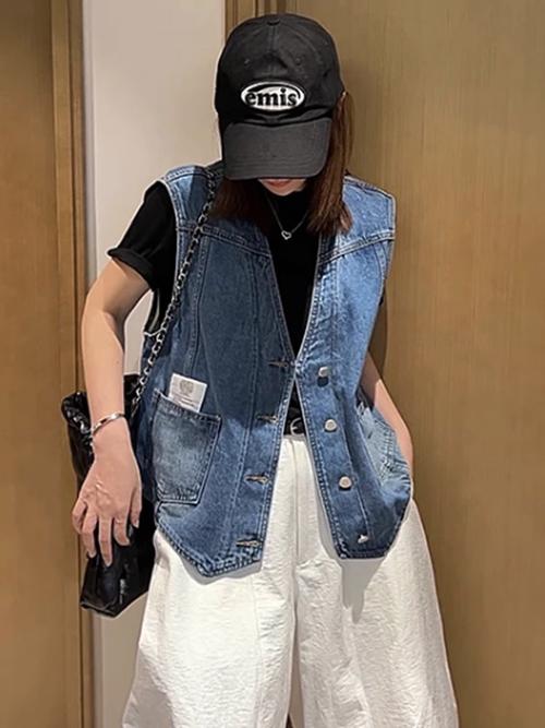 牛仔马甲外套怎么搭配