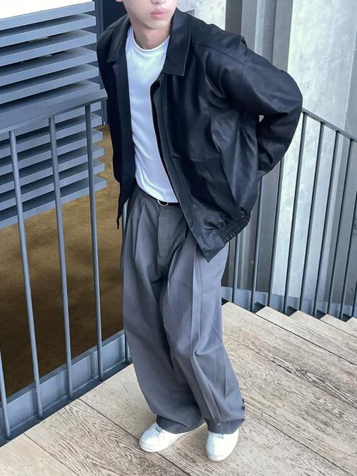 咖啡色男士外套怎么搭配
