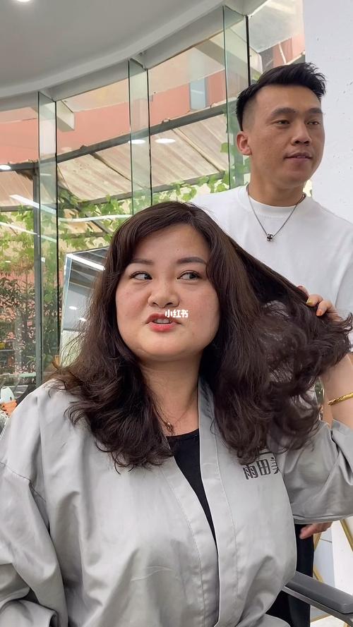 胖人烫什么发型好看