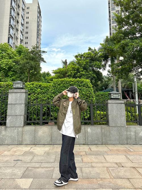 军绿色男士上衣怎么搭配裤子