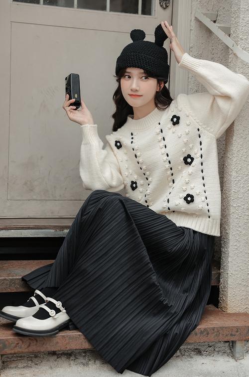 冬天的长款裙子怎么搭配