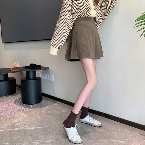 淡卡其色短裙怎么搭配好看吗