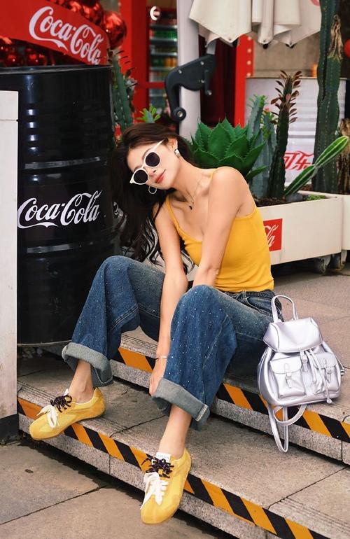 黄色鞋子配什么