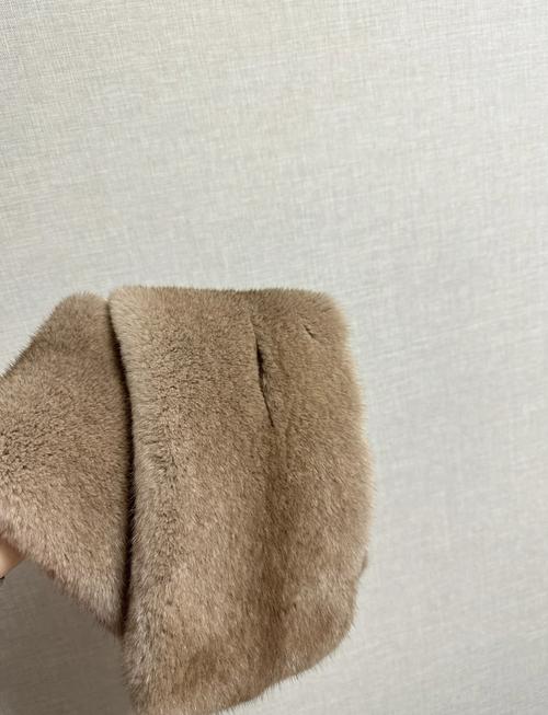 没领皮草怎么搭配围巾