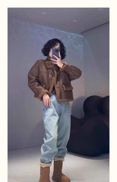 毛毛女外套怎么搭配衣服图片欣赏