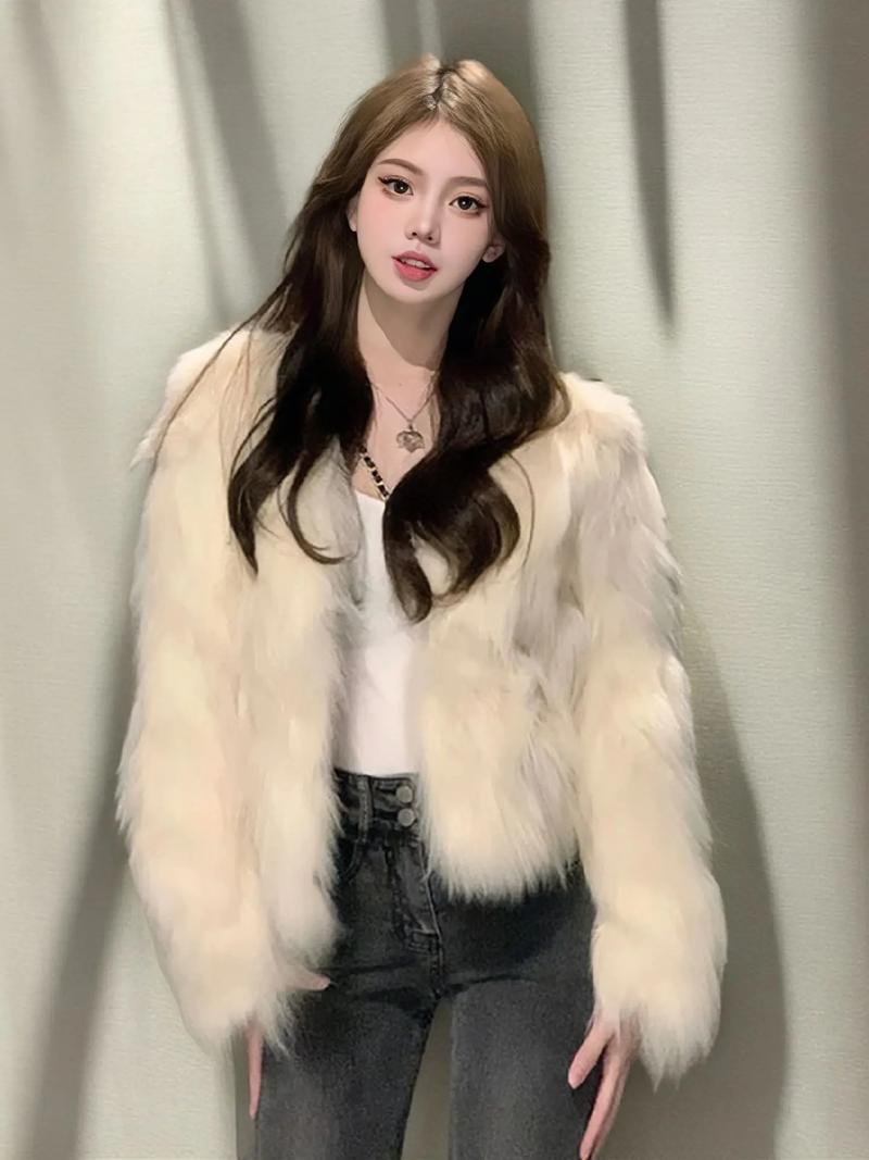 毛毛女外套怎么搭配衣服图片