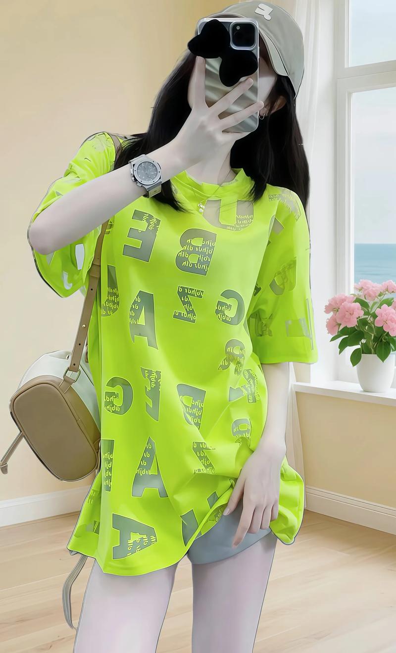 绿色短袖t恤怎么搭配裤子好看