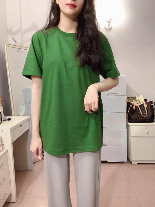 绿色短袖t恤怎么搭配裤子