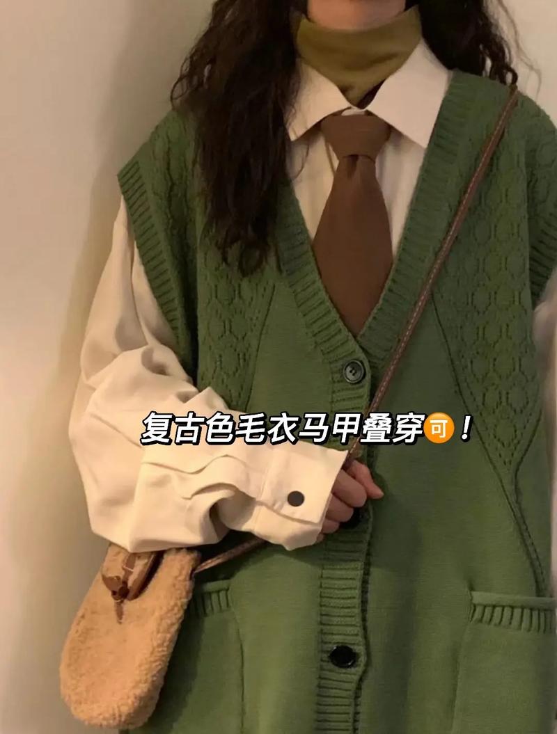 绿色长款马甲怎么搭配