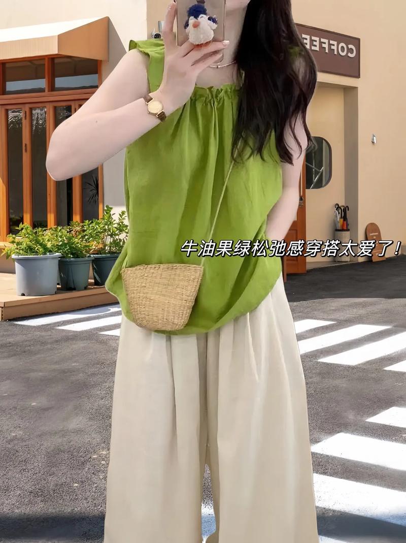绿色半袖上衣怎么搭配图片