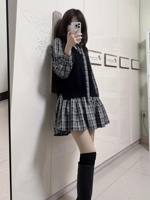 格子裙子配什么鞋子