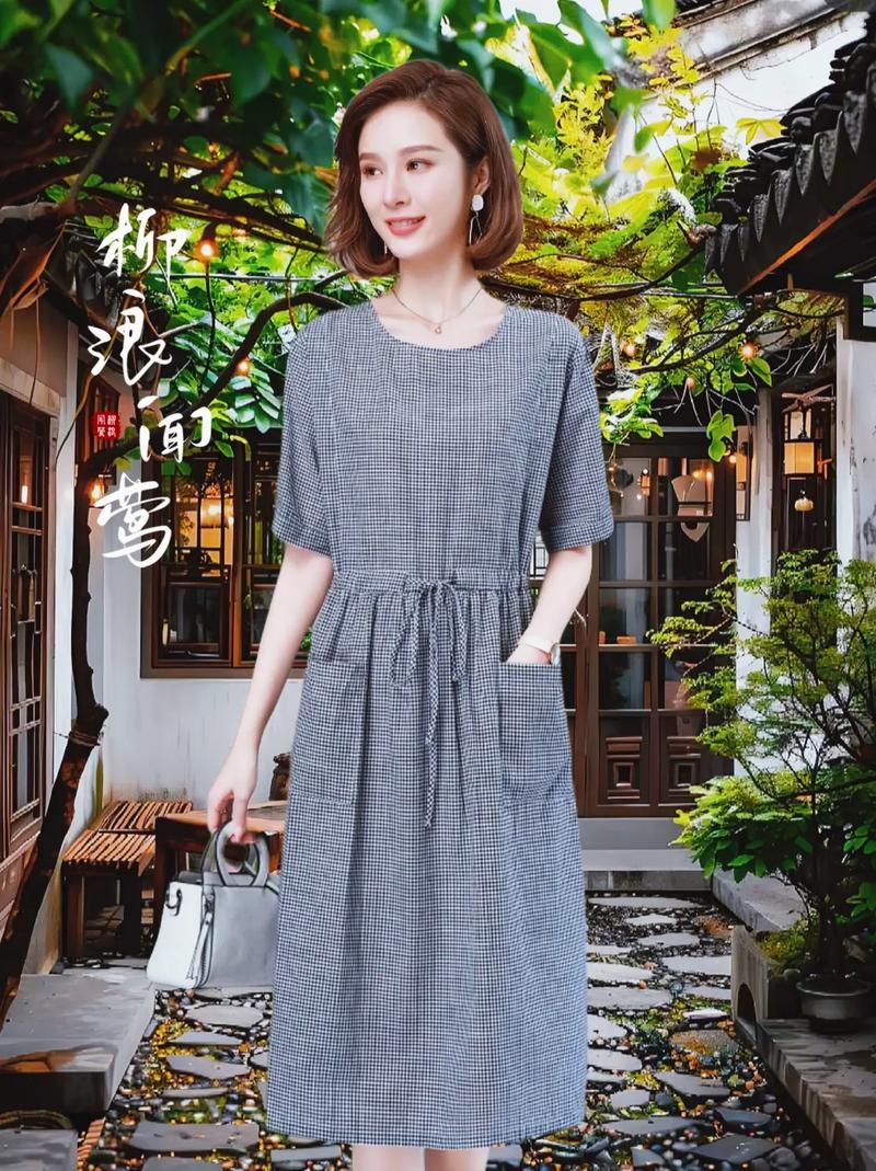 格子裙子配什么鞋子