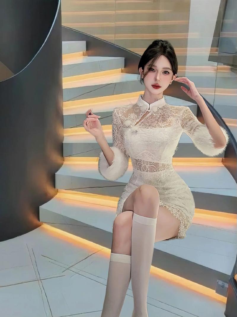蕾丝白色中袖连衣裙怎么搭配