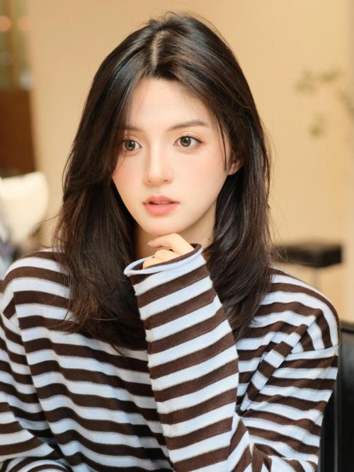 大方脸适合什么刘海