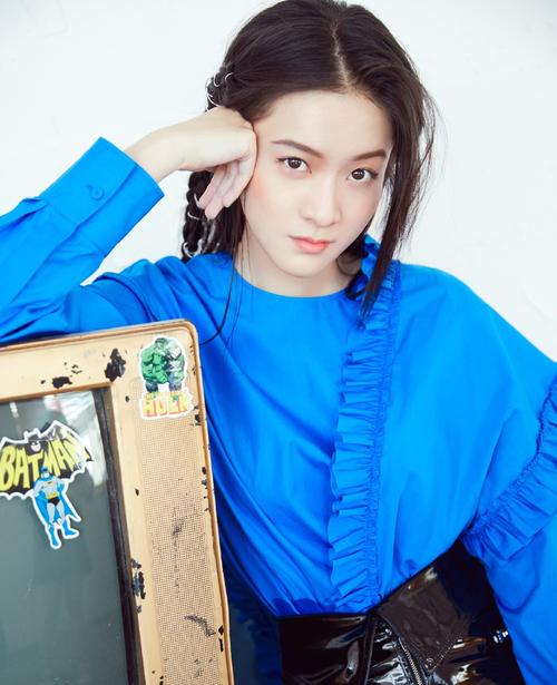 蓝色皮裙怎么搭配衣服图片大全