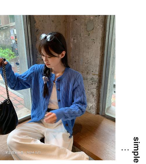 蓝色长袖衫怎么搭配外套好看