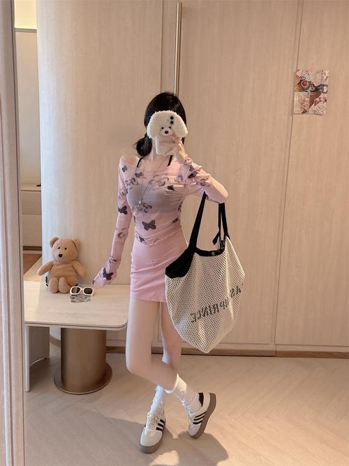 喇叭袖的衣服怎么搭配好看
