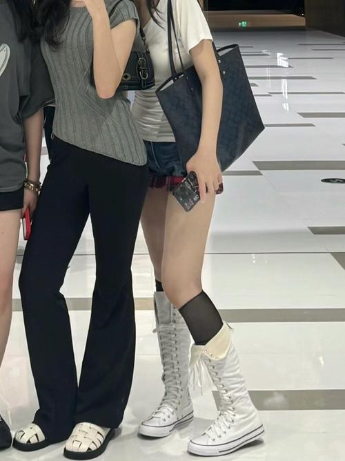 匡威高帮布鞋怎么搭配衣服
