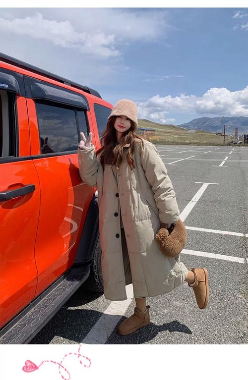 卡其色中长款羽绒服怎么搭配图片女