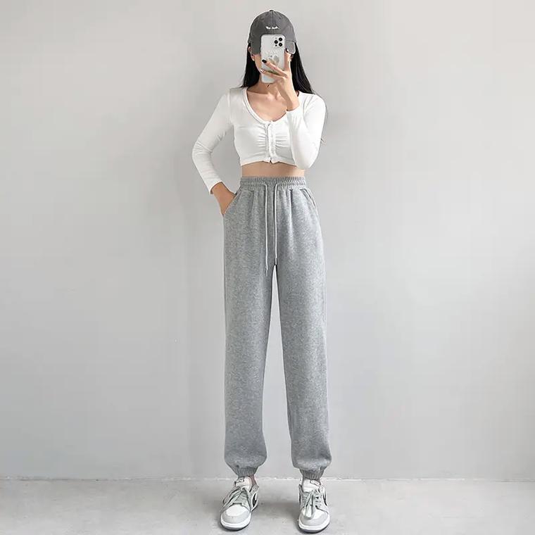 灰色短裤怎么搭配衣服好看图片女生图片