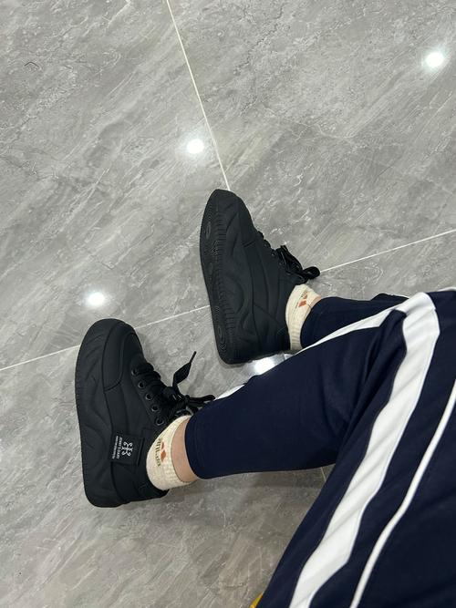 黑小脚怎么搭配鞋子
