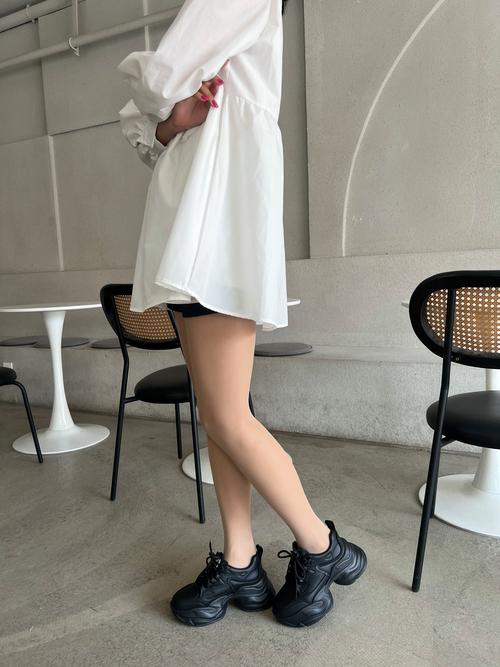 黑小脚怎么搭配鞋