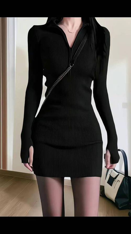 黑色下身裙上身怎么搭配衣服好看