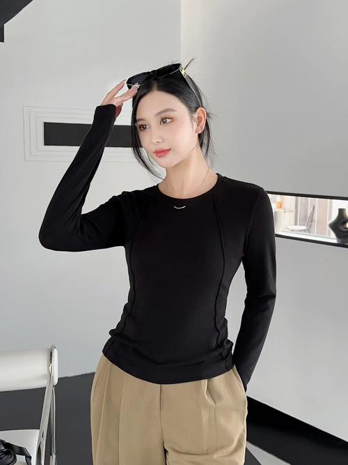 黑色毛衣短袖怎么搭配图片