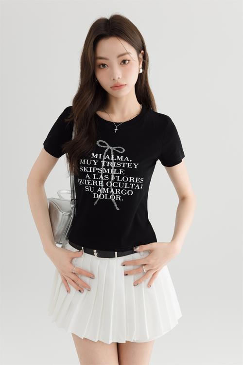 黑色短款短袖怎么搭配图片
