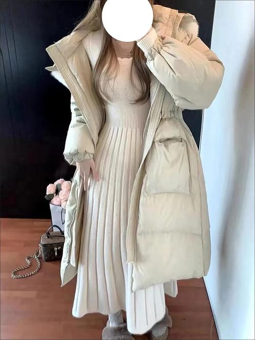 过膝长款修身连衣裙怎么搭配什么外套好看