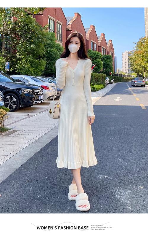 过膝长款修身连衣裙怎么搭配什么外套
