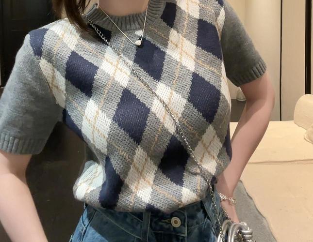 格纹上衣怎么搭配图片